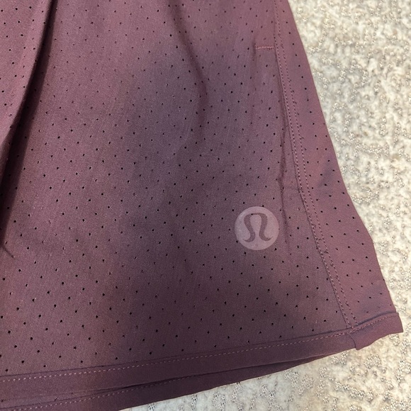 Lululemon Athletica Perforated Narrow
Waistband Tennis Skirt - Picture 10 of 16